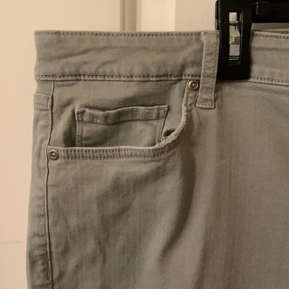 EUC Sonoma grey stretchy 5-pocket skinny jeans with raw hem size 22W - Picture 2 of 11